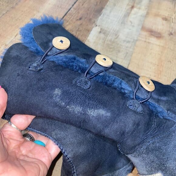 UGG
Australia Bailey Button Triplet Boots
Size 6 - Picture 9 of 10